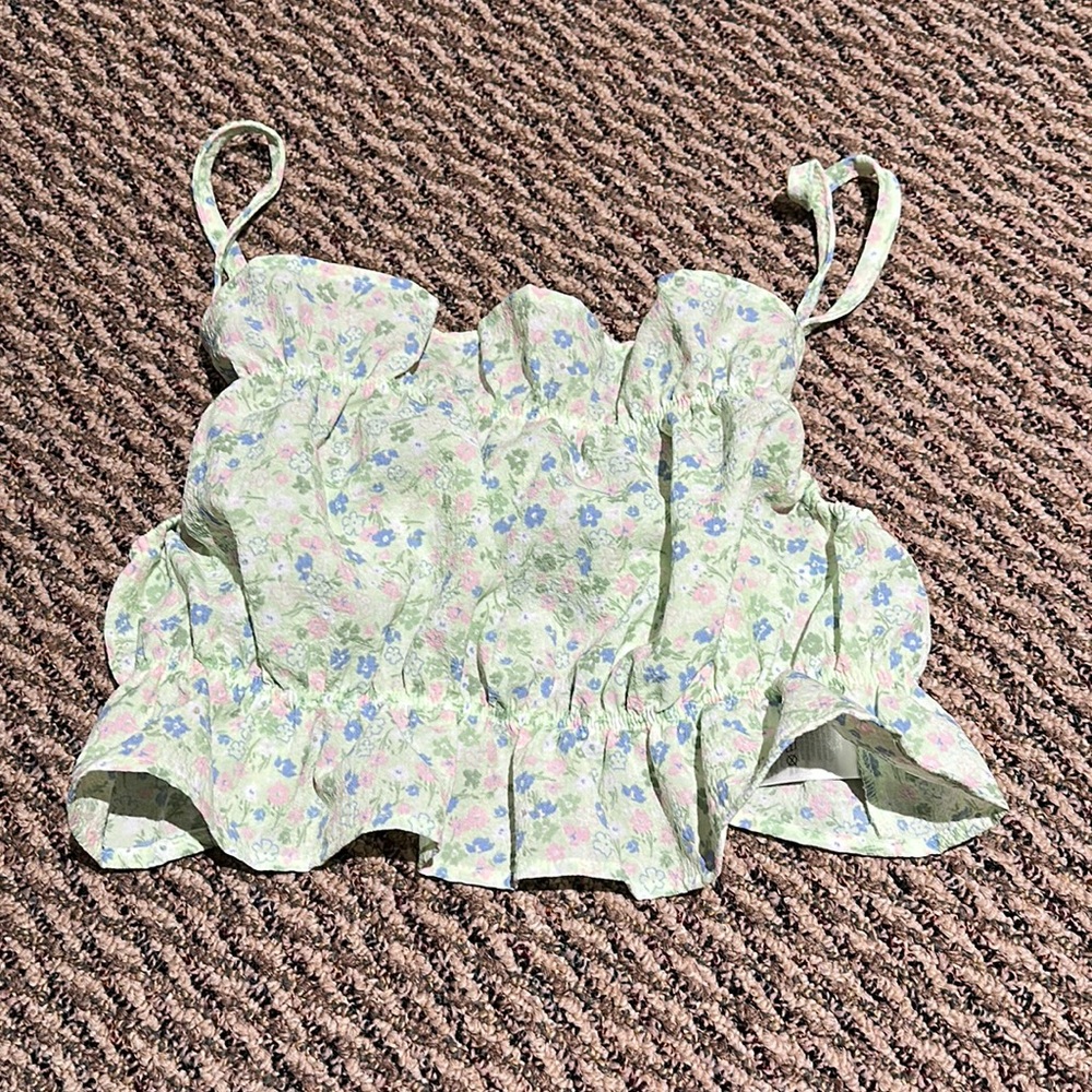 NWOT H and m divided light green floral spaghetti strap tank crop top - Picture 2 of 5